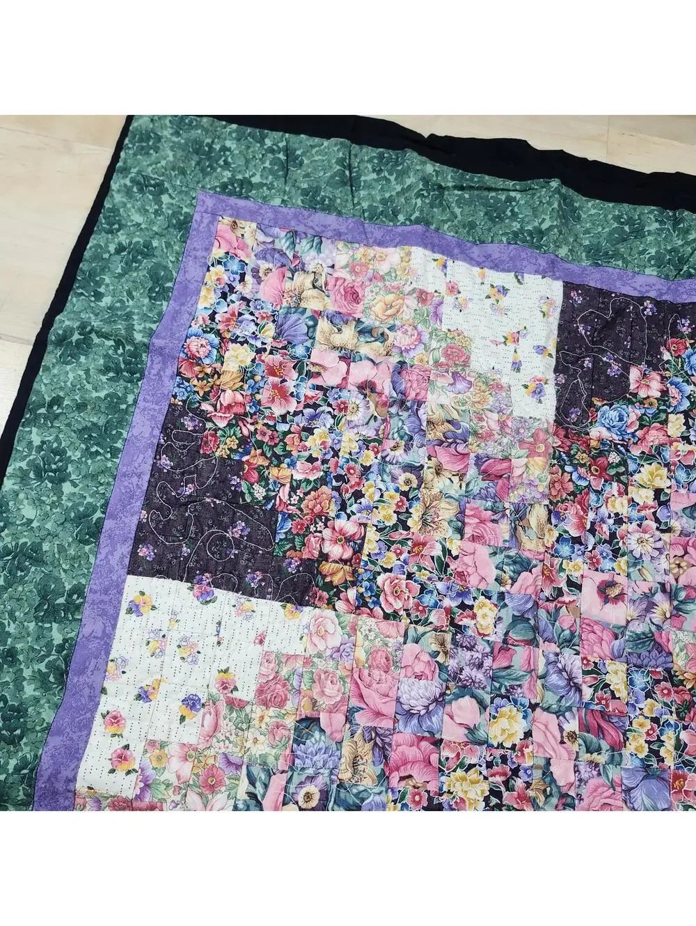 Beautiful Handmade Floral Patchwork Quilt 33 x 34 inches Wall Hanging